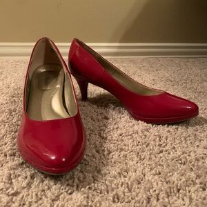 Kelly & Katie size 8 red heels